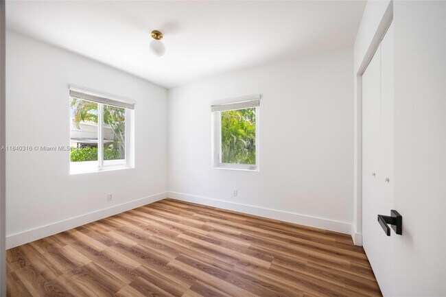 Building Photo - 3430 SW 15th St