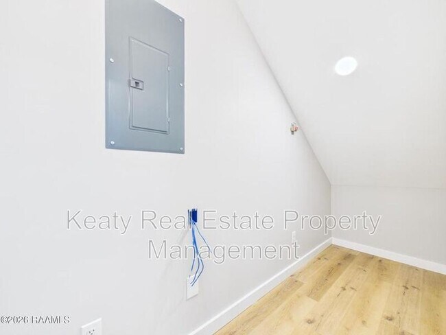 Building Photo - 1120S Washington Street - Unit 201