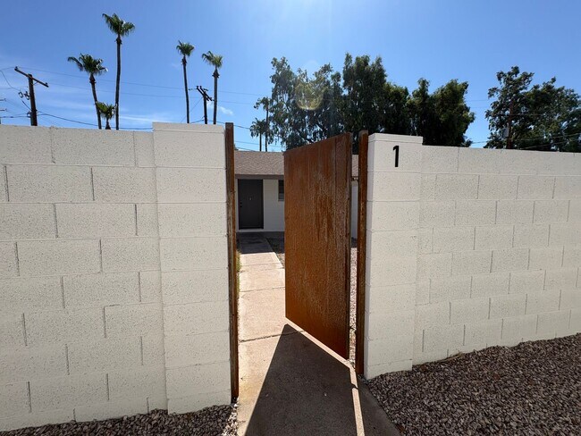 Building Photo - 817 S Melody Ln