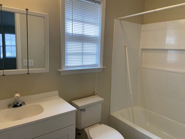 Building Photo - 3 BR House convenient to Hwy 29