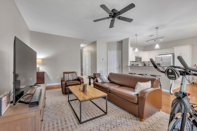 Building Photo - Spotless 3BR/2.5BA townhome minutes from West End, Downtown Nashville!