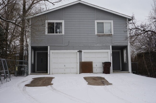 Building Photo - 2 Bedroom Townhome Located near Downtown Colorado Springs