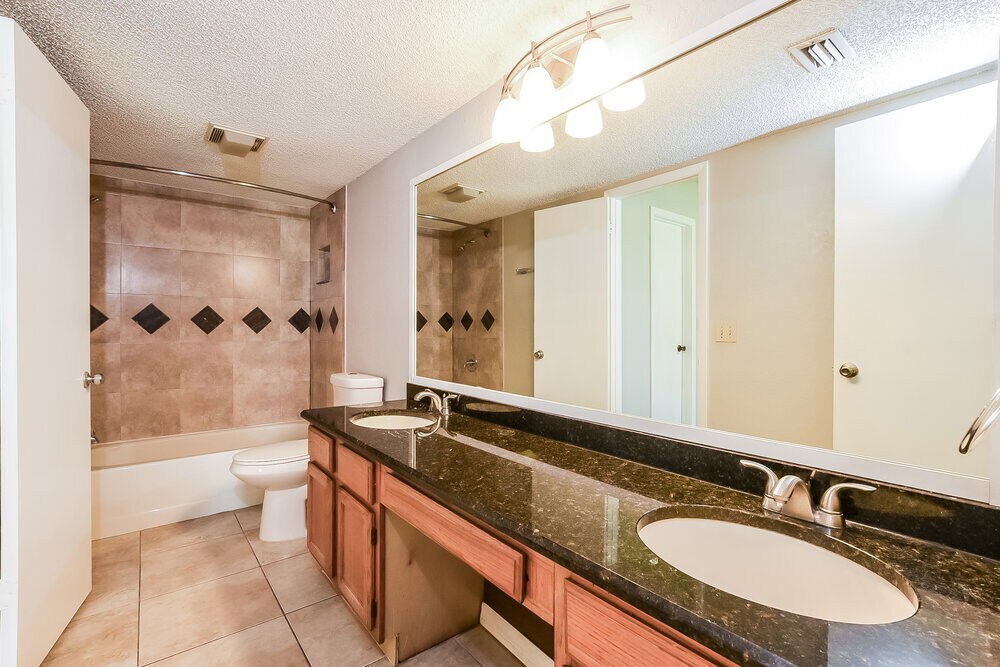 Building Photo - 439 E Springtree Way