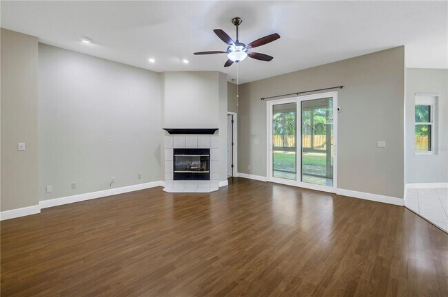 Building Photo - 4832 Queen Palm Terrace NE