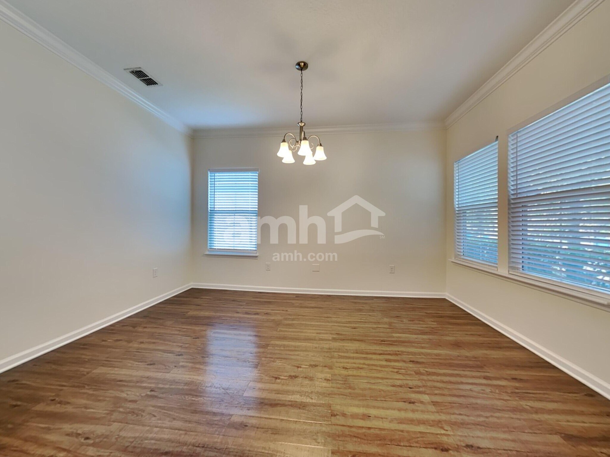 Building Photo - 16176 Magnolia Grove Way