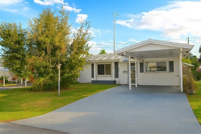 Primary Photo - 240 NW 24th Ct