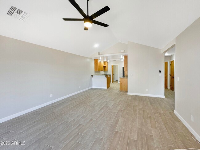 Building Photo - 321 South Golden Bear Point