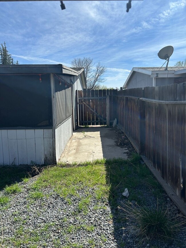 Building Photo - **READY FOR MOVE IN** Sparks Single Story Home