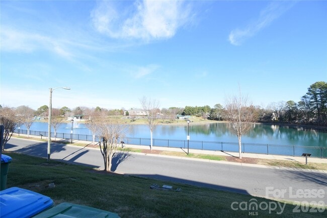 Building Photo - 108 Water Oak Dr