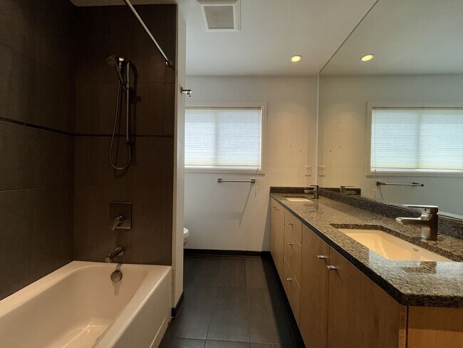 Building Photo - ATA2332