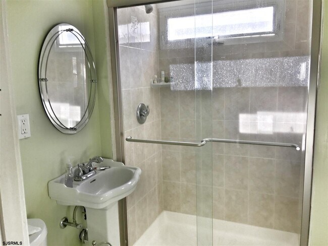 Building Photo - 316 N Vendome Ave