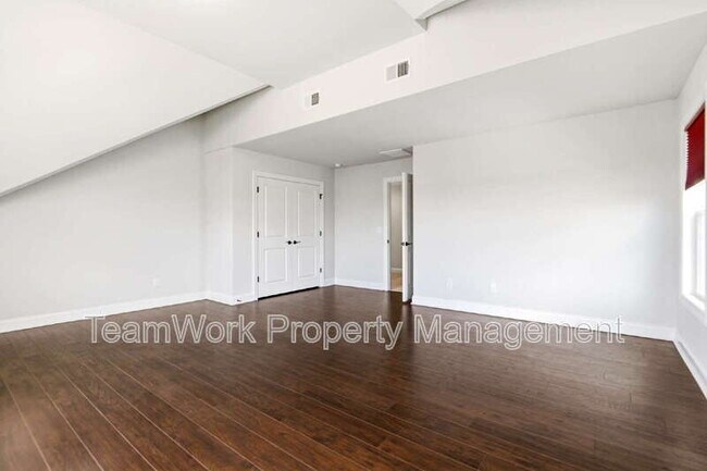 Building Photo - 233 Seaworthy St