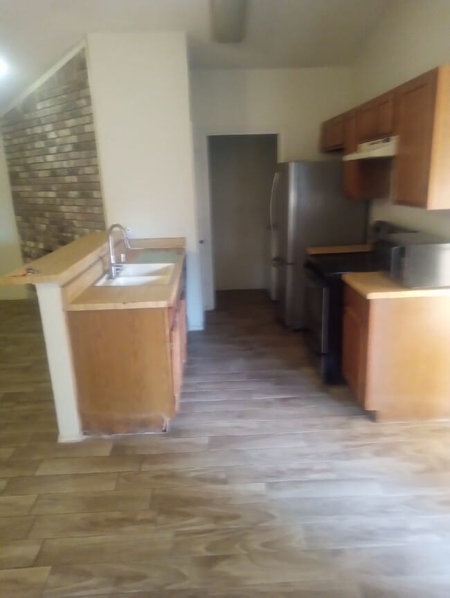Building Photo - 6836 S Creek Dr