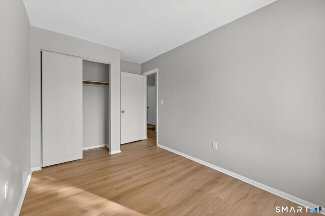 Building Photo - 155 Cottonwood Rd