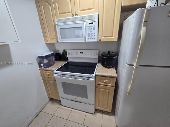 Building Photo - 102 SW 6th Ave