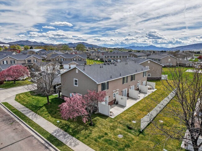 Building Photo - Must-See Apartment in Pheasant Ridge  Pocatello!