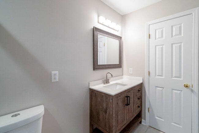 Building Photo - Spacious Townhome in Prime South Charlotte...