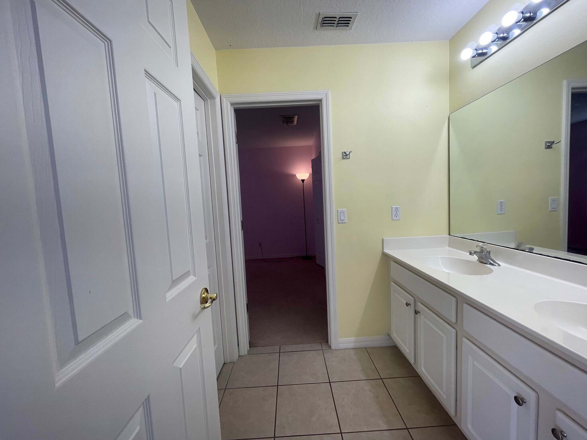 Building Photo - 9805 Portofino Dr