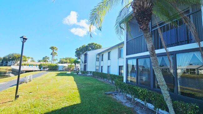 Building Photo - 1001 Green Pine Blvd