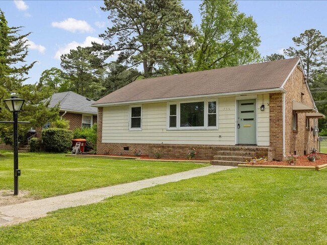 Building Photo - Luxury Remodeled 4 Bedrooms  2 Full Baths