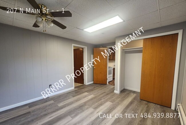 Building Photo - **Heat Included** 1st Floor, 1 Bedroom 1 b...