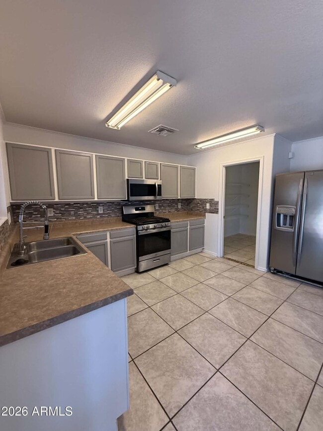 Building Photo - 1261 E Dust Devil Dr
