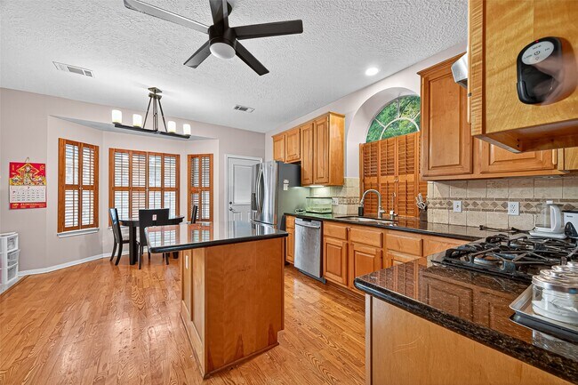 Building Photo - 602 Johnson Ln