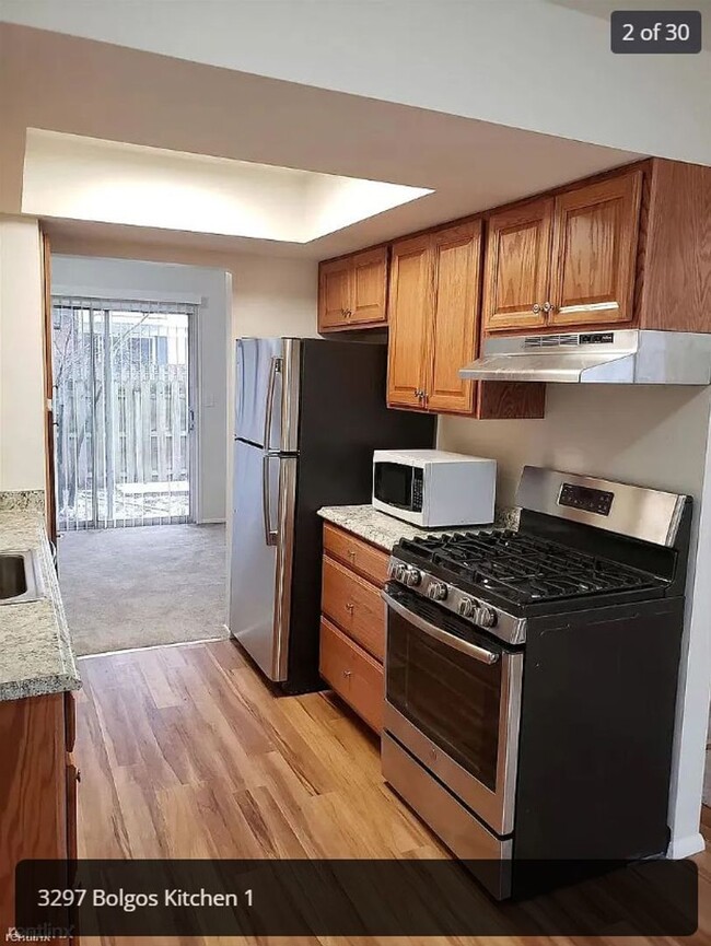 Building Photo - $2,175 Chapel Hill Condo For Rent