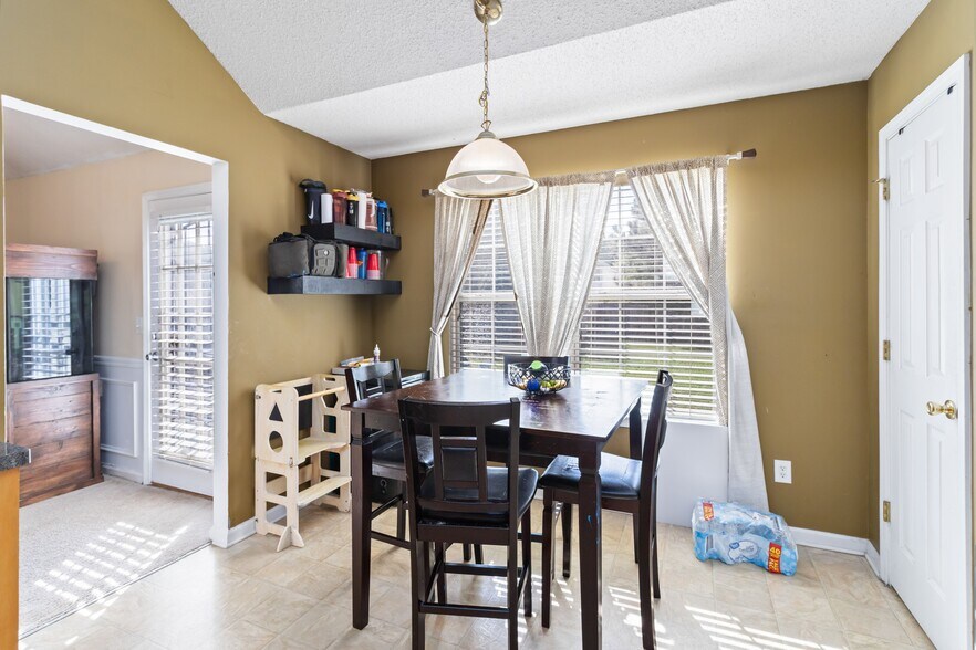 Building Photo - 4273 Holliday Rd