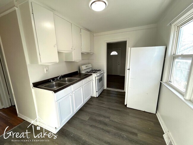 Building Photo - Charming 2 bedroom / 1 bathroom house now available for rent!