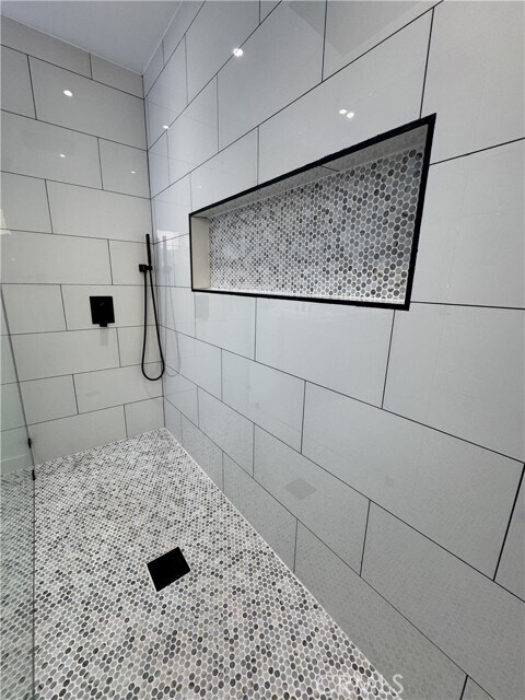 Building Photo - 2212 Linda Flora Dr