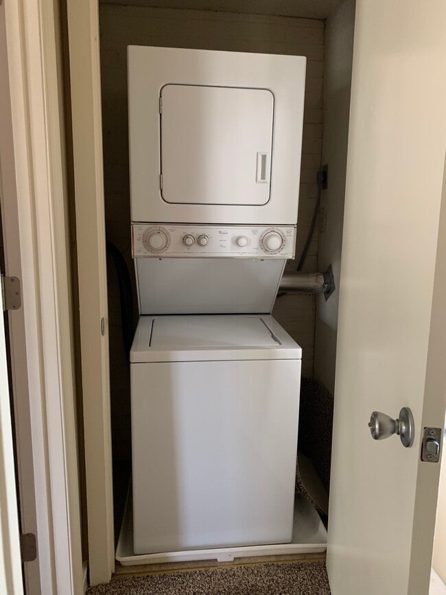 Building Photo - 103 E 8th St