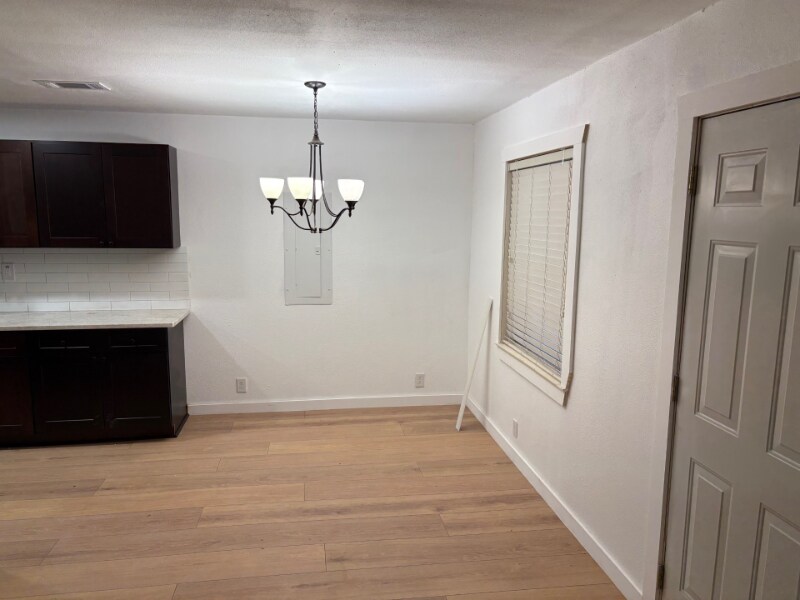 Building Photo - 801 Hillside Dr