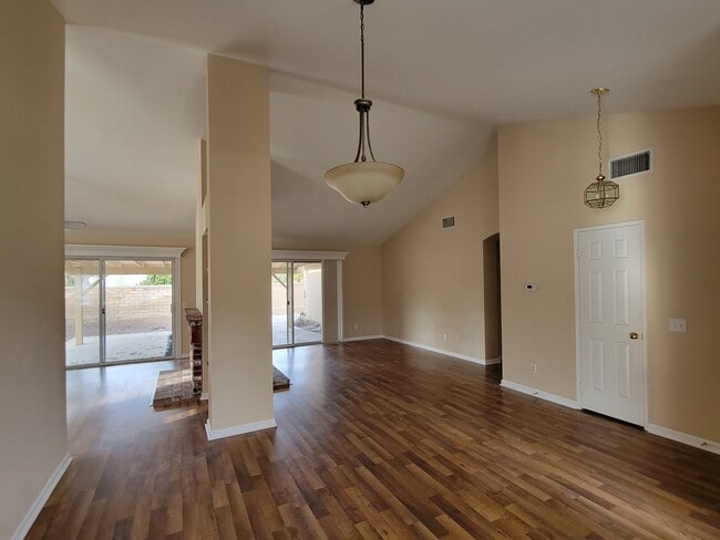 Building Photo - 3143 Mariposa Ave