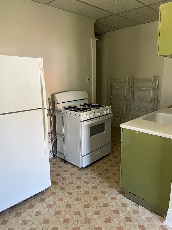 Building Photo - 992 Linton St