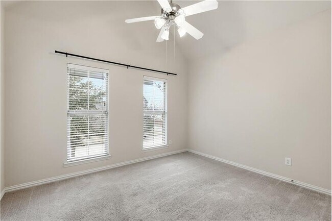 Building Photo - 8808 Paradise Dr