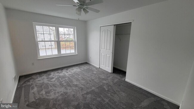 Building Photo - 1402 Waters Edge Dr