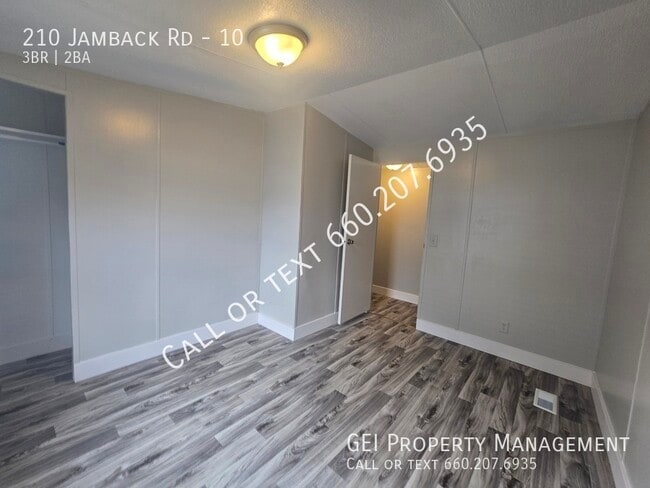 Building Photo - 210 Jamback Rd
