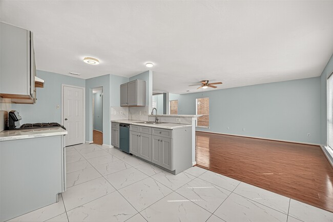 Building Photo - 6710 Bellaire Gardens Dr