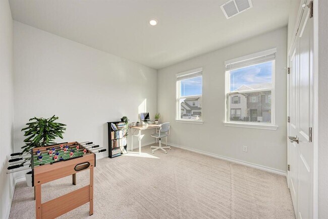 Building Photo - 113 Rampart Lp