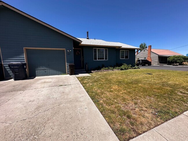 Building Photo - 1037sw17