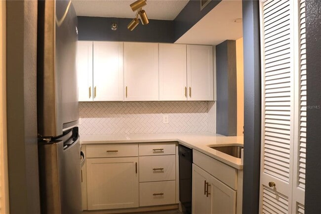 Building Photo - 2333 Feather Sound Dr