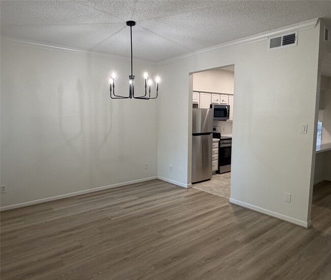 Building Photo - 1025 Fountain View Dr