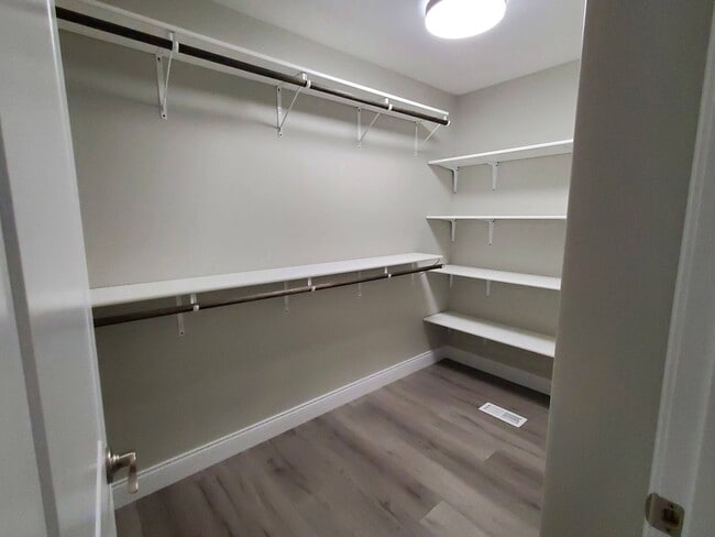 Building Photo - Extraordinary Townhome in Carbondale's South West