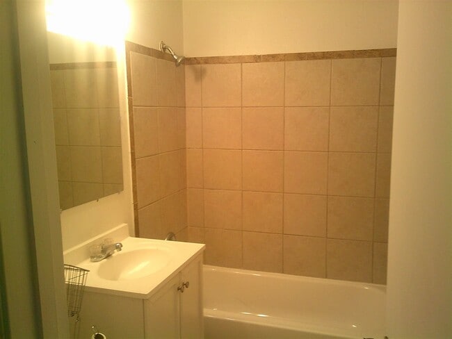 Building Photo - 1167 NW Ozmun Ave