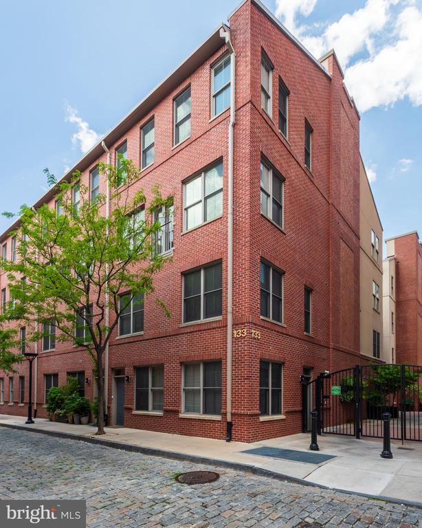 Building Photo - 133 N Bread St