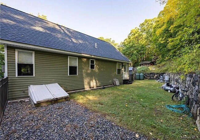 Building Photo - 450 Oscawana Lake Rd