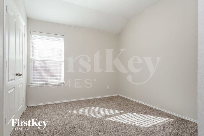 Building Photo - 2016 Cattle Creek Rd