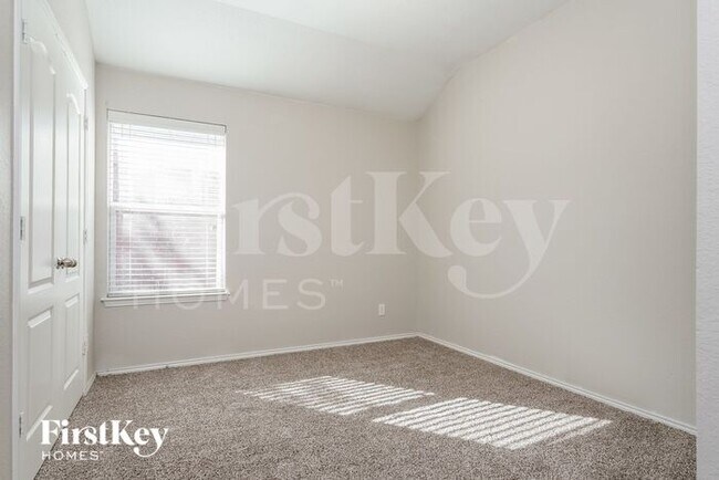 Building Photo - 2016 Cattle Creek Rd