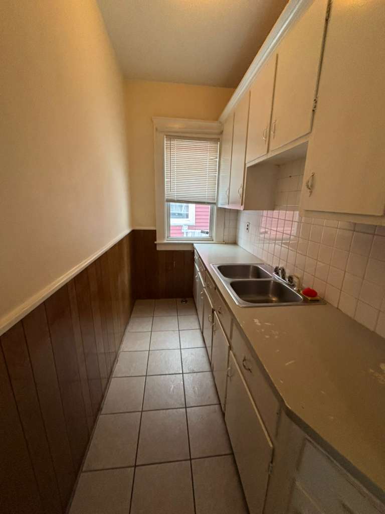 Building Photo - 17 Edson St